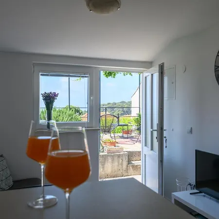 Vista Apartment *